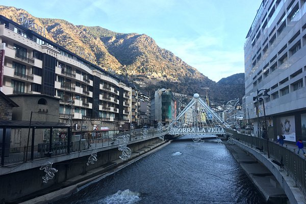 Andorra  Andorra la Vella nasıl bir yer