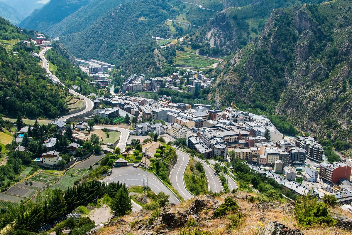 Andorra   Sant Julià de Lòria nasıl bir yer