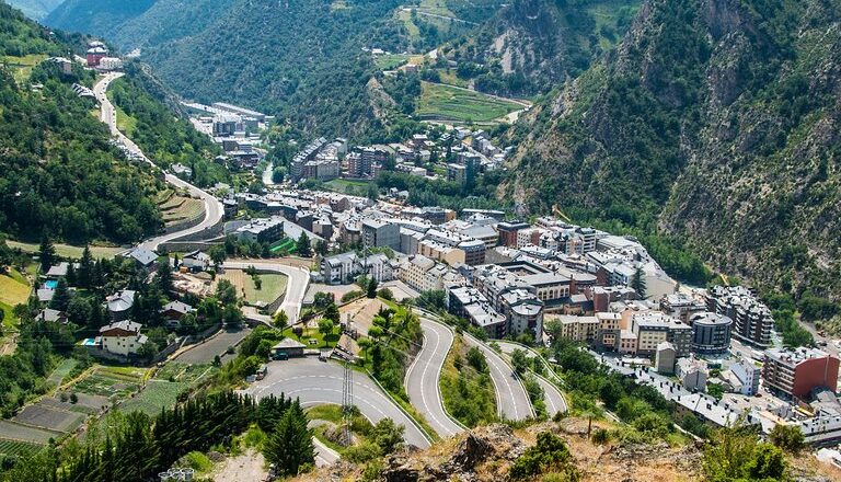 Andorra Sant Julià de Lòria nasıl bir yer